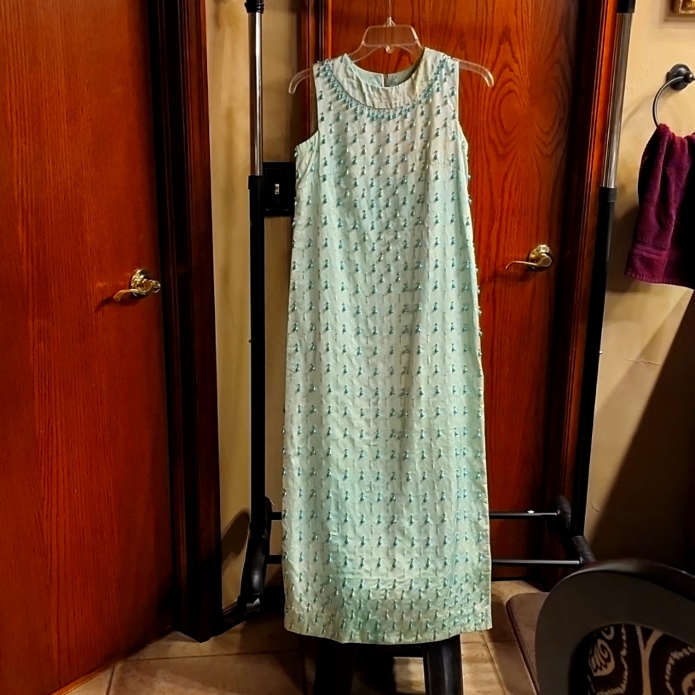VINTAGE!! Custom-made Beaded Women's Gown Dress / Wedding Gown Classic Gown
